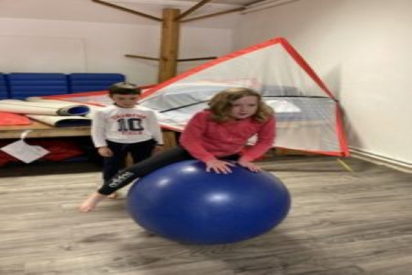 Initiation Au Cirque Avec Balle à Fond !